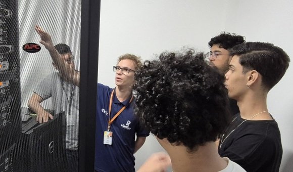 Alunos de Administração e Sistemas de Informação participam de visita técnica à Gerência de Tecnologia do Grupo Sete