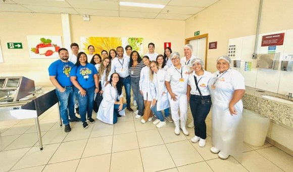 Aprendizado na prática: turma de Nutrição realiza visita técnica ao Assaí
