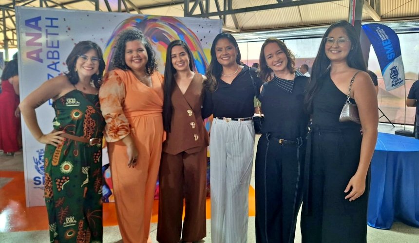 Da esquerda para direira: Maria Clara, Julliana Nicácio, Shiela Belo, Ana Patricia, Flávia Coelho e Stéfany Lima